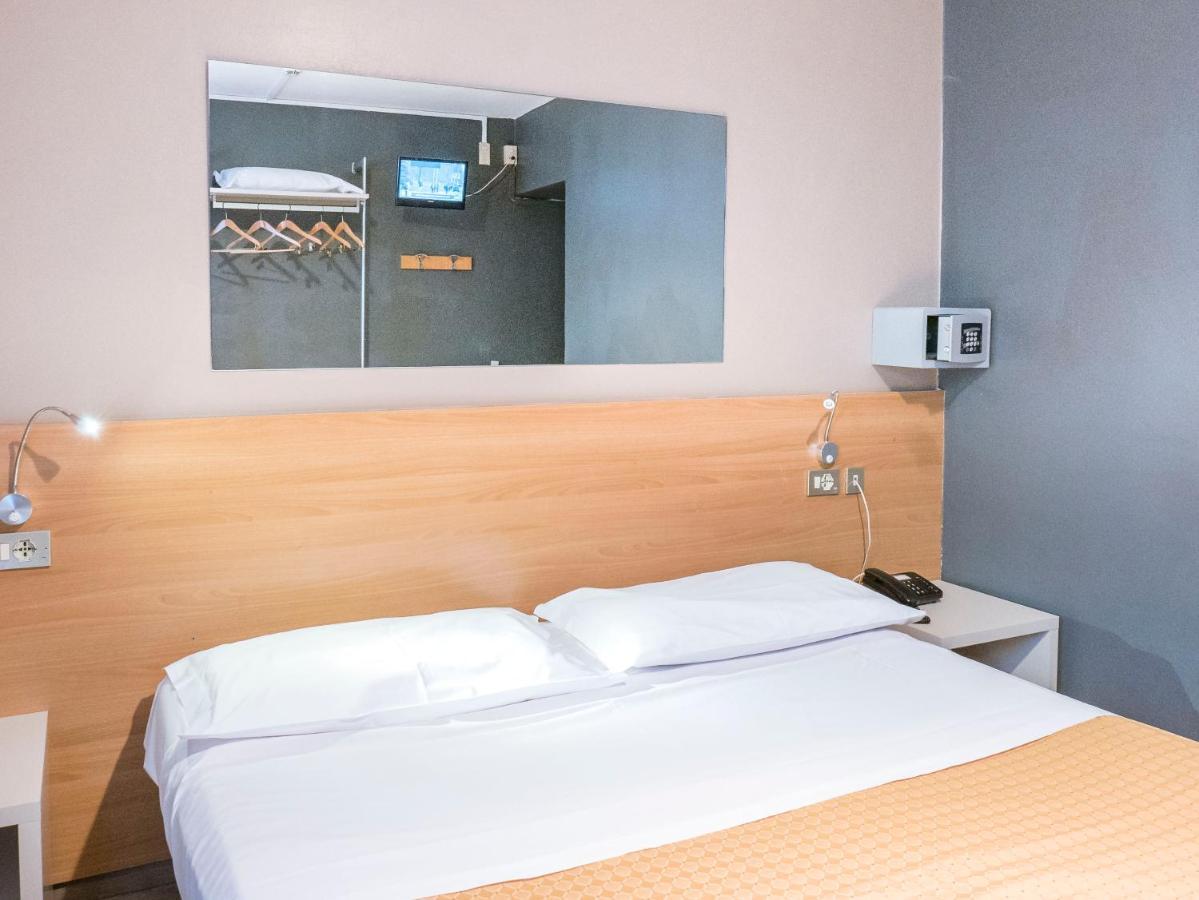 Hotel Doria Nago-Torbole Bagian luar foto
