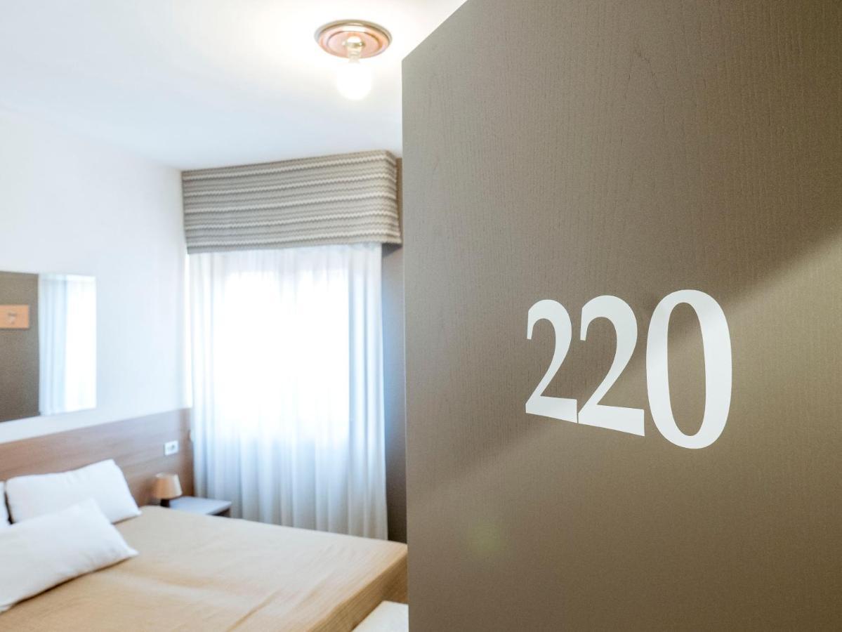 Hotel Doria Nago-Torbole Bagian luar foto