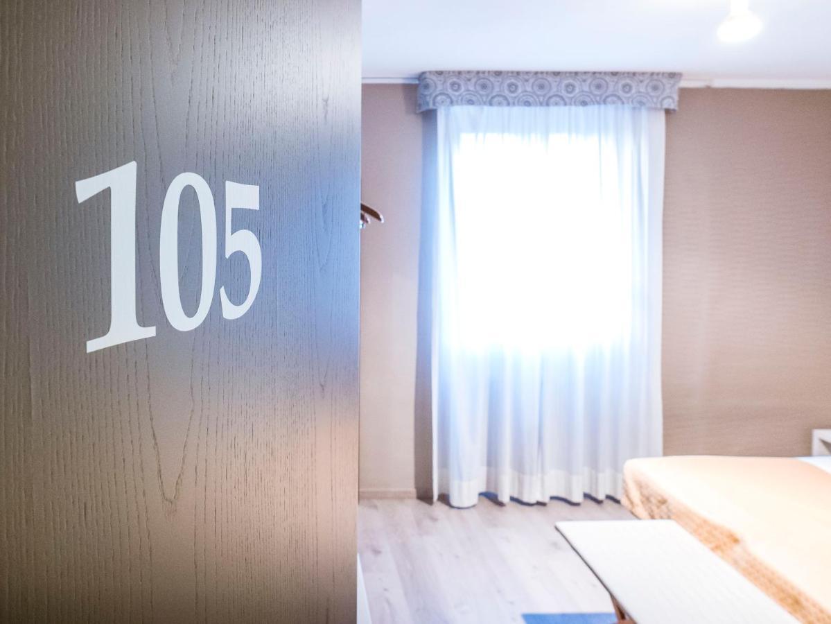 Hotel Doria Nago-Torbole Bagian luar foto