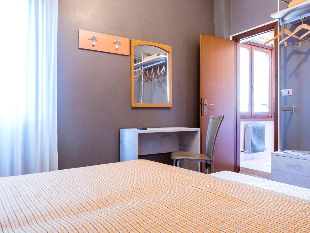 Hotel Doria Nago-Torbole Bagian luar foto