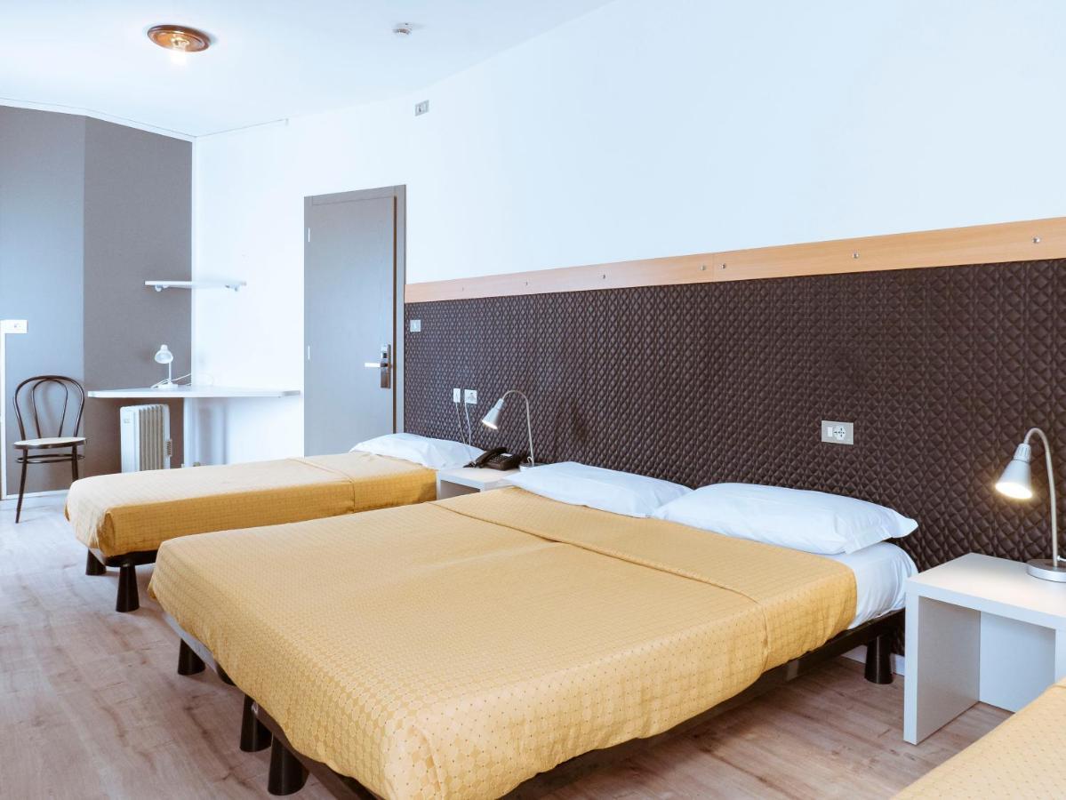 Hotel Doria Nago-Torbole Bagian luar foto