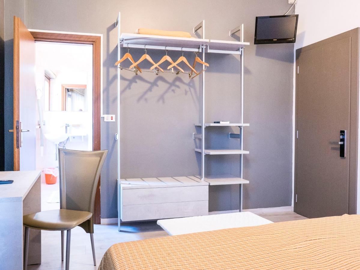 Hotel Doria Nago-Torbole Bagian luar foto
