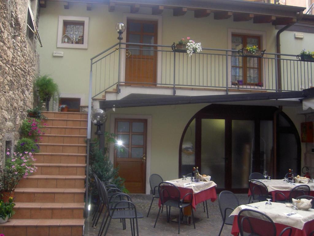 Hotel Doria Nago-Torbole Bagian luar foto