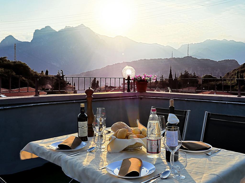Hotel Doria Nago-Torbole Bagian luar foto
