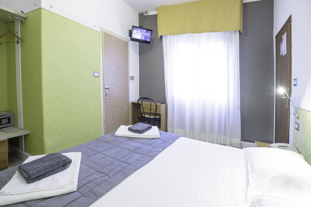 Hotel Doria Nago-Torbole Bagian luar foto