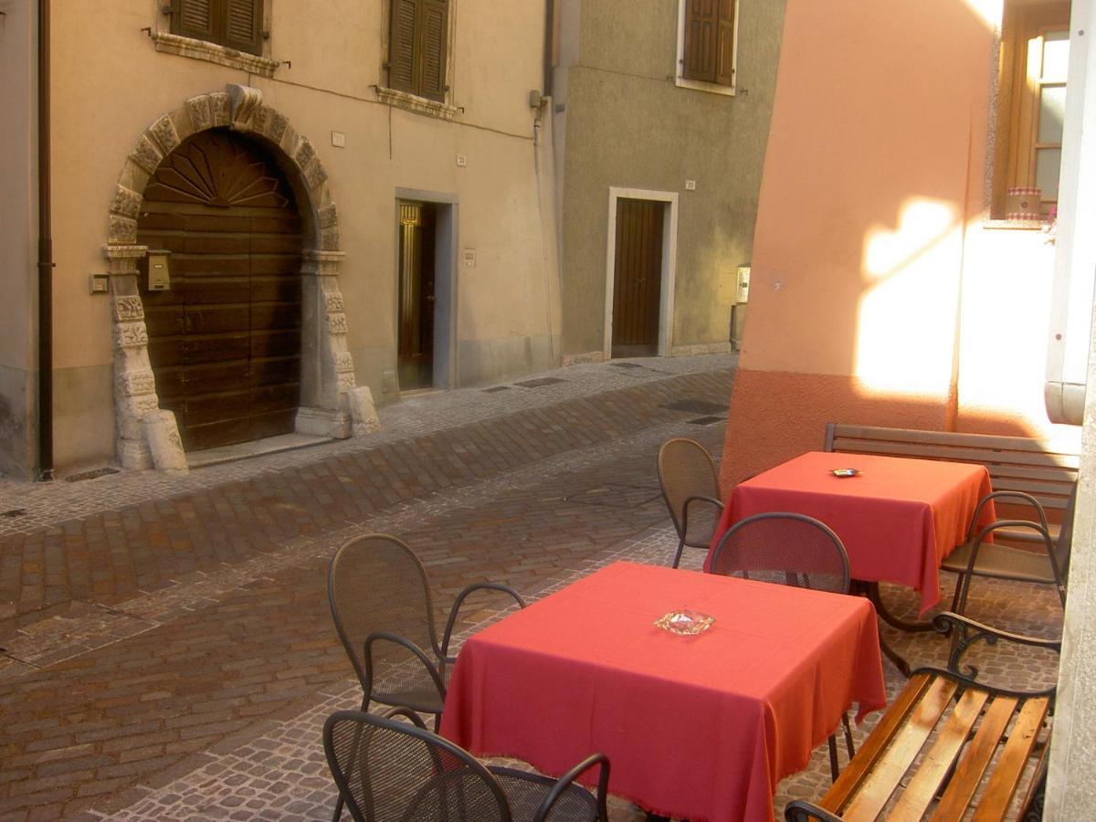 Hotel Doria Nago-Torbole Bagian luar foto
