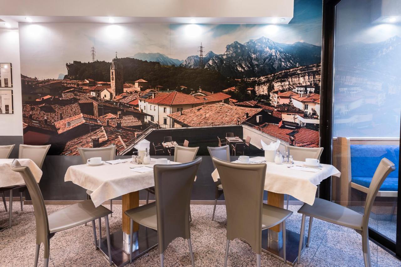 Hotel Doria Nago-Torbole Bagian luar foto