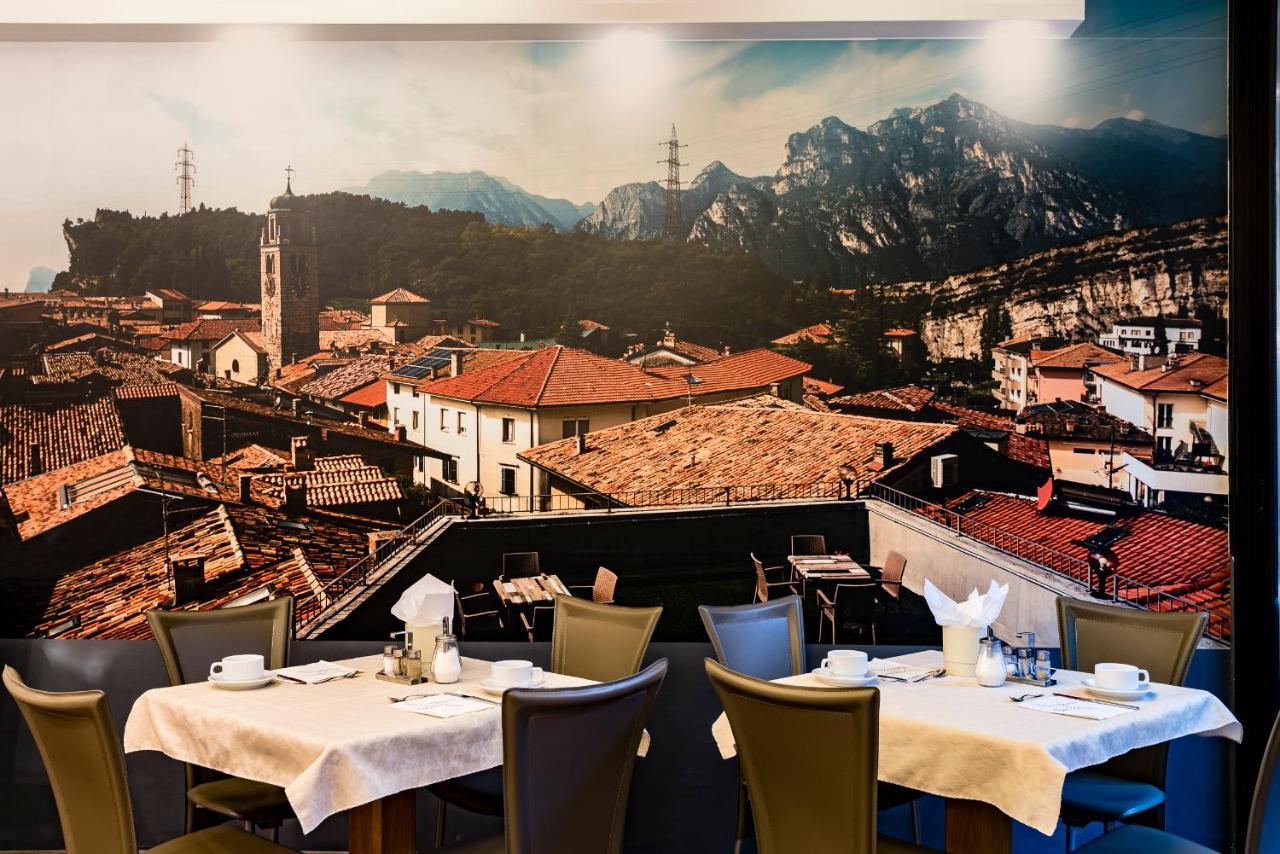 Hotel Doria Nago-Torbole Bagian luar foto